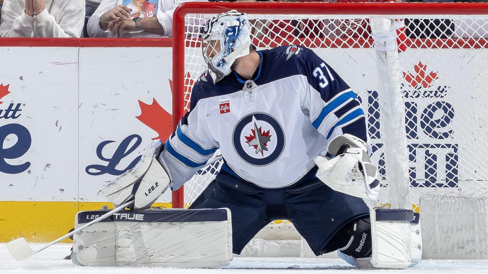 Connor Hellebuyck is off to an unimpressive start for the Jets. (Scott W. Grau/Icon Sportswire via Getty Images)