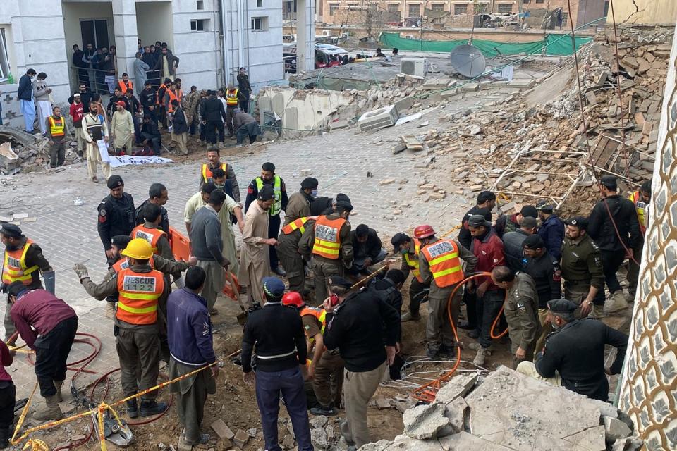 PAKISTÁN-EXPLOSIÓN EN MEZQUITA (AP)