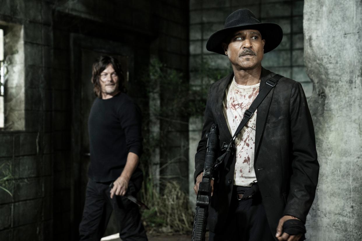 Daryl Dixon and Father Gabriel on TWD 11c