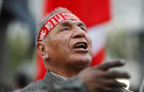 A demonstrator attends a protest to support Peru's President Martin Vizcarra after he asked the Congress for a new vote of confidence in his Cabinet in Lima, Peru September 18, 2018. REUTERS/Guadalupe Pardo