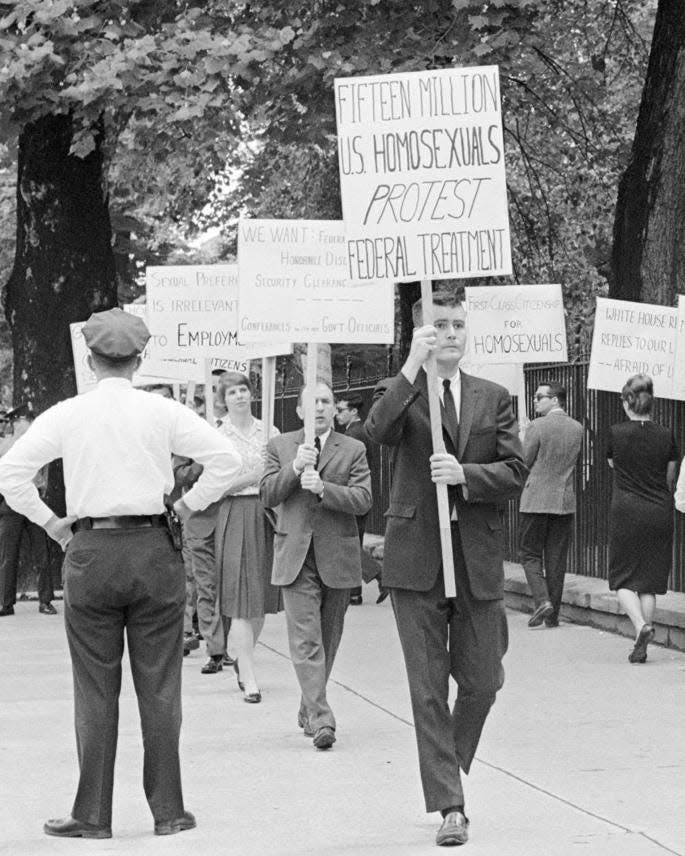 People demonstrated in a picket outside the White House in 1965.