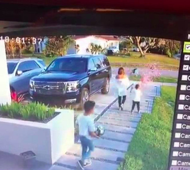 A gender reveal goes wrong when a kid sneaks up on his mum and pops the balloon before it's meant to be burst. Source: Facebook/HumansOfBankstown