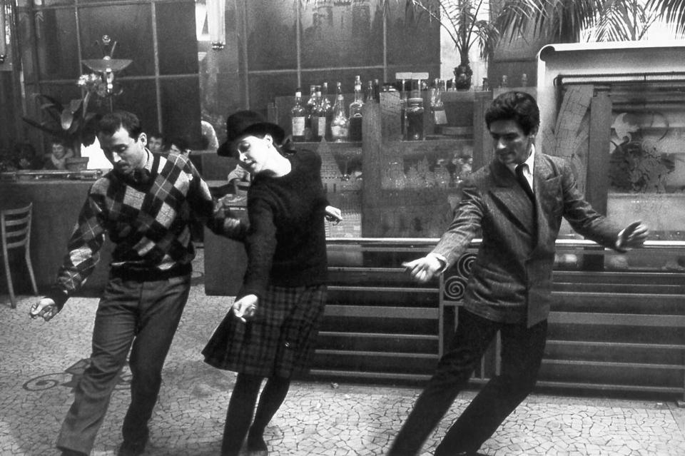 Claude Brasseur, Anna Karina and Sami Frey as the three robbers in Bande à Part (1964) - Everett/Alamy