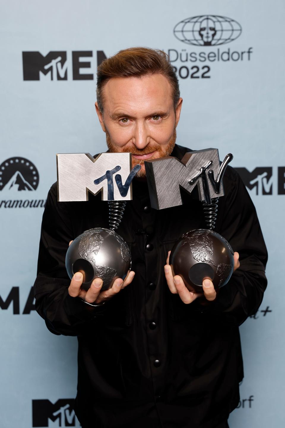 David Guetta poses with the Best Electronic and Best Collaboration awards during the MTV Europe Music Awards 2022 held at PSD Bank Dome on November 13, 2022 in Duesseldorf, Germany.