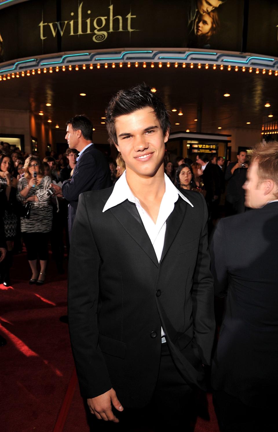 taylor lautner posing on the red carpet at the twilight premiere in 2008