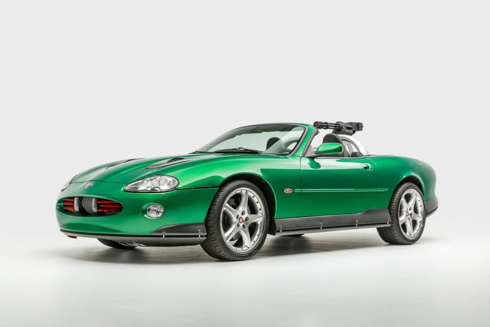 Zao Jaguar XKR,《007 之擇日而亡》（Die Another Day）