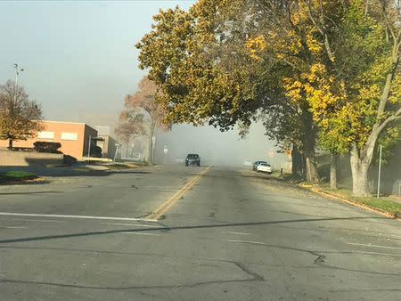 A fog plume believed by authorities to contain chemicals is seen after a chemical spill at a facility in Atchison, Kansas, U.S., October 21, 2016. Courtesy Liz Wagner/Handout via REUTERS