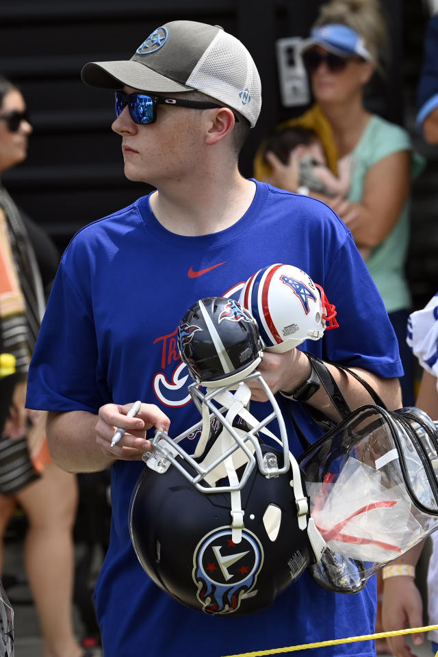 Tennessee Titans defensive tackle Jeffery Simmons (98) walks of the field  after signing autographs for fans after practice at the NFL football team's  training camp, Saturday, July 29, 2023, in Nashville, Tenn. (