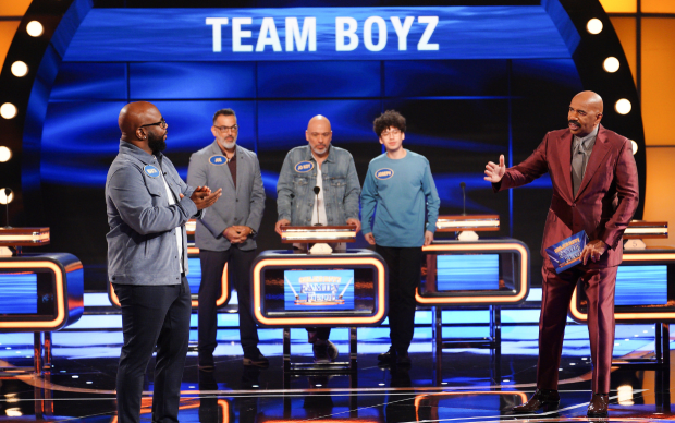 Celebrity Family Feud' Fumble: Boyz II Men Gets Booted After Hilarious  Wrong Answer