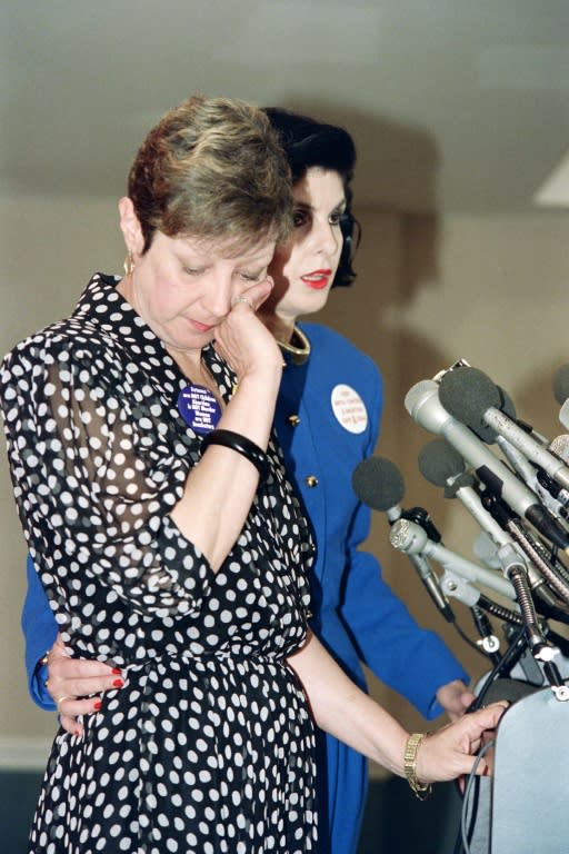 Norma McCorvey (à gauche), connue sous le pseudonyme de "Jane Roe", à Washington le 26 avril 1989 (AFP/Mike SPRAGUE)