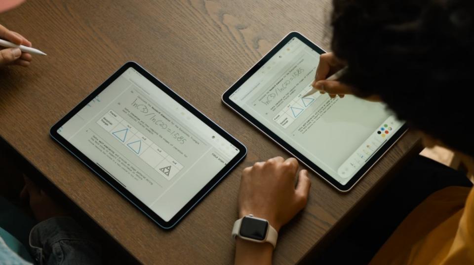 iPadOS 17也加入鎖定畫面自訂介面，強化小工具與幕前調度功能