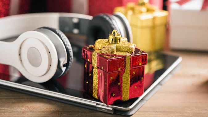 Tablet and headphone best Christmas gifts - Image.