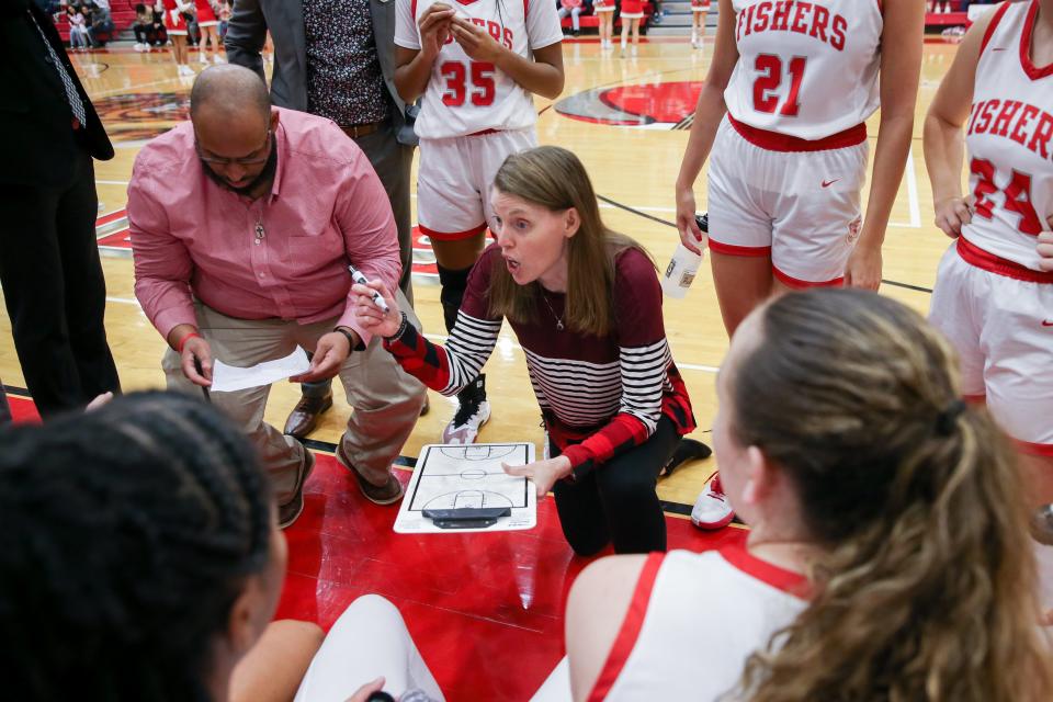 Fisher's Coach Lauren Votaw lays out plans to her team during Fishers vs Hamilton Southeastern high school in Mudsock girls basketball held Dec 16, 2023; Fishers, IN, USA; at Fishers High School.