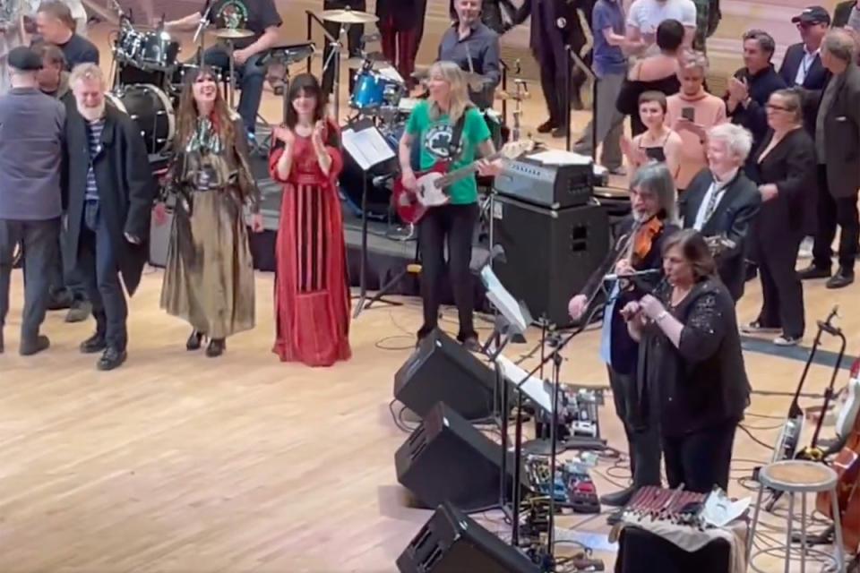 Scenes from the Sinead O’Connor and Shane MacGowan tribute concert at Carnegie Hall (@BKLYNPaula/X)