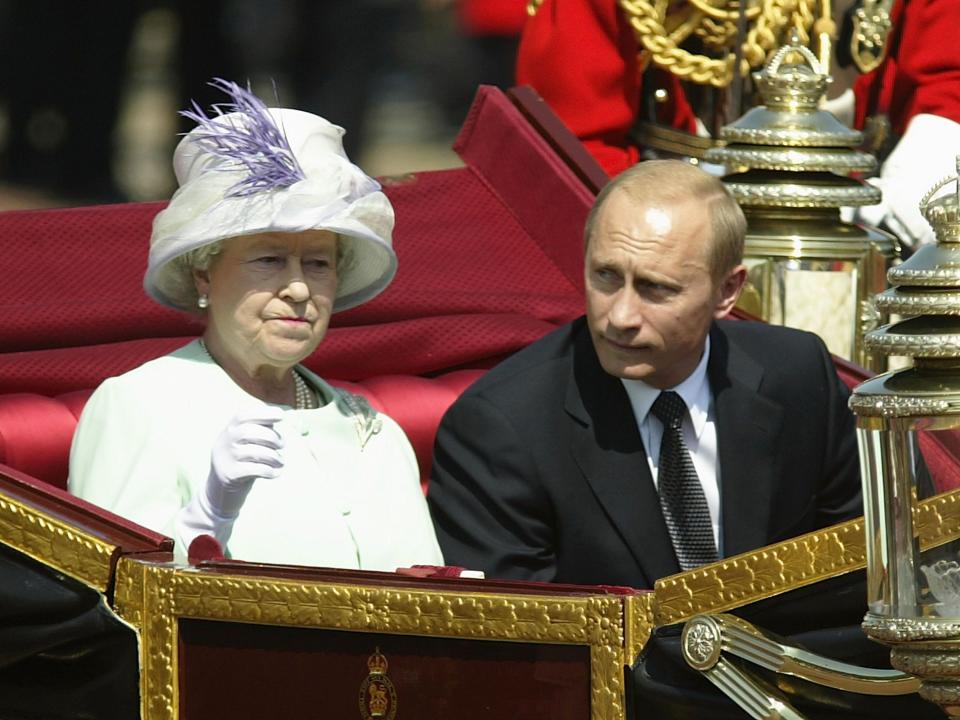 Queen and Putin in royal carriage