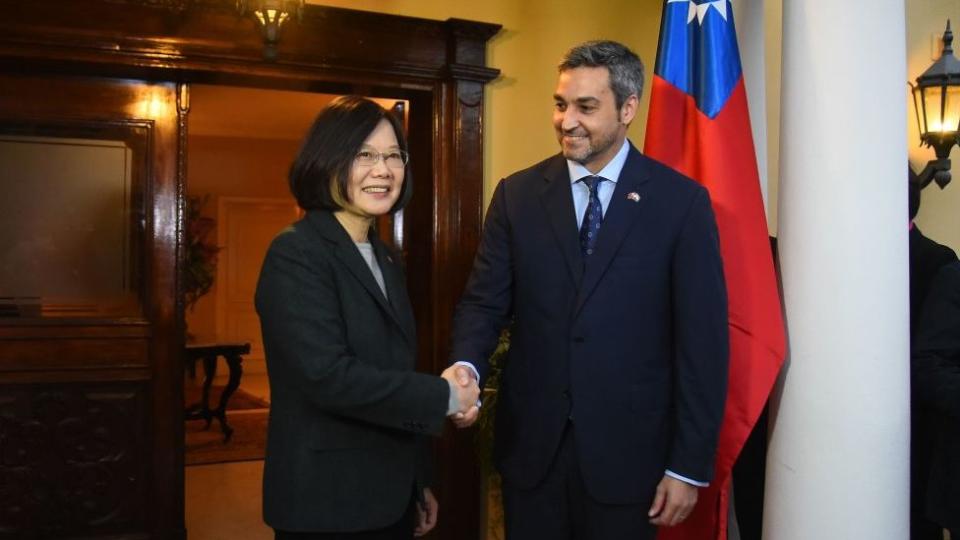 La presidenta de Taiwàn y de PAraguay.