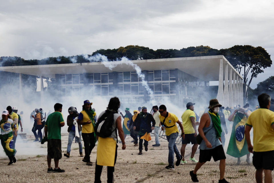 Supporters of Brazil&#39;s former President Jair Bolsonaro demonstrate against President Luiz Inacio Lula da Silva, outside Planalto Palace in Brasilia, Brazil, January 8, 2023. REUTERS/Ueslei Marcelino
