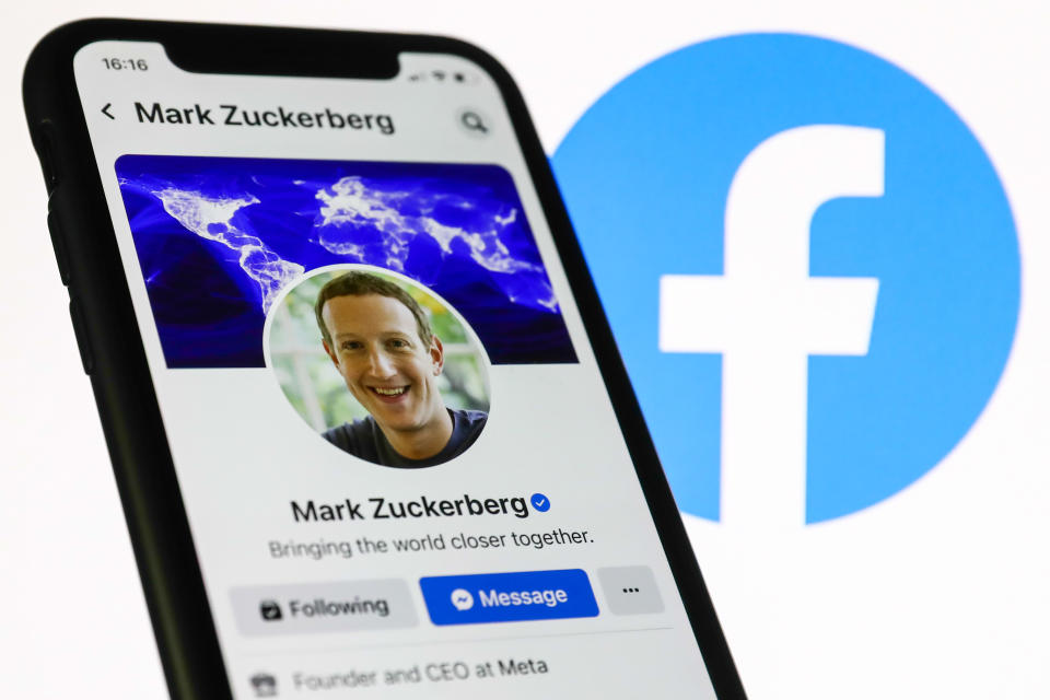 Em fevereiro deste ano, o Facebook registrou crescimento zero em usuários mensais, com Zuckerberg perdendo US$ 31 bilhões em um único dia (Photo by Jakub Porzycki/NurPhoto via Getty Images)