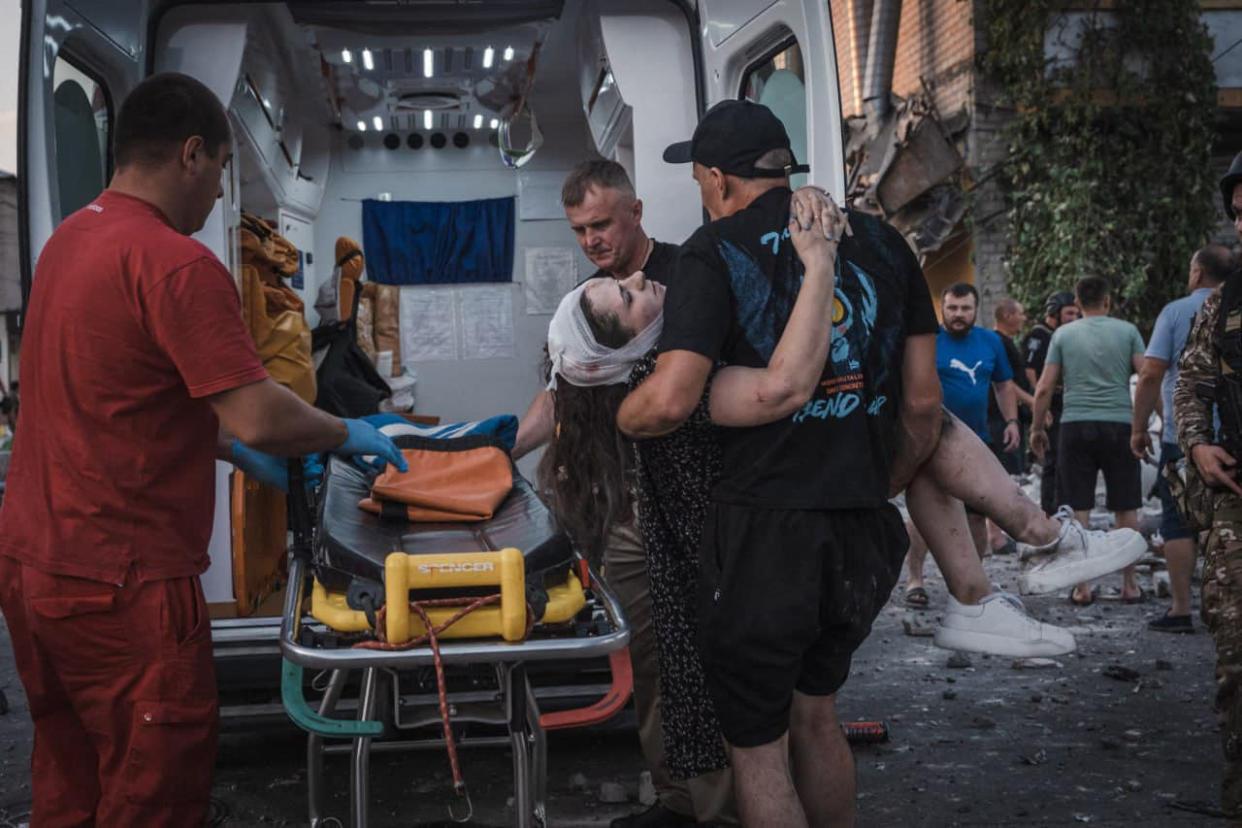 A wounded woman is carried to an ambulance (UKRAINIAN EMERGENCY SERVICE/AFP)