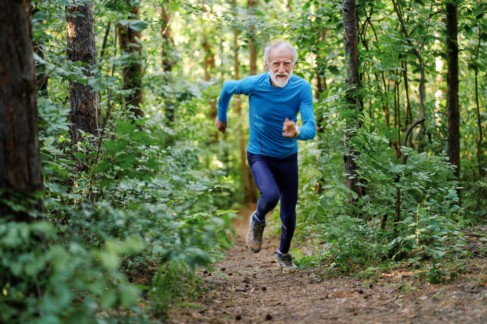 Laufen verringert unter anderem das Risiko, an Krebs zu erkranken. - Copyright: YorVen / Getty Images