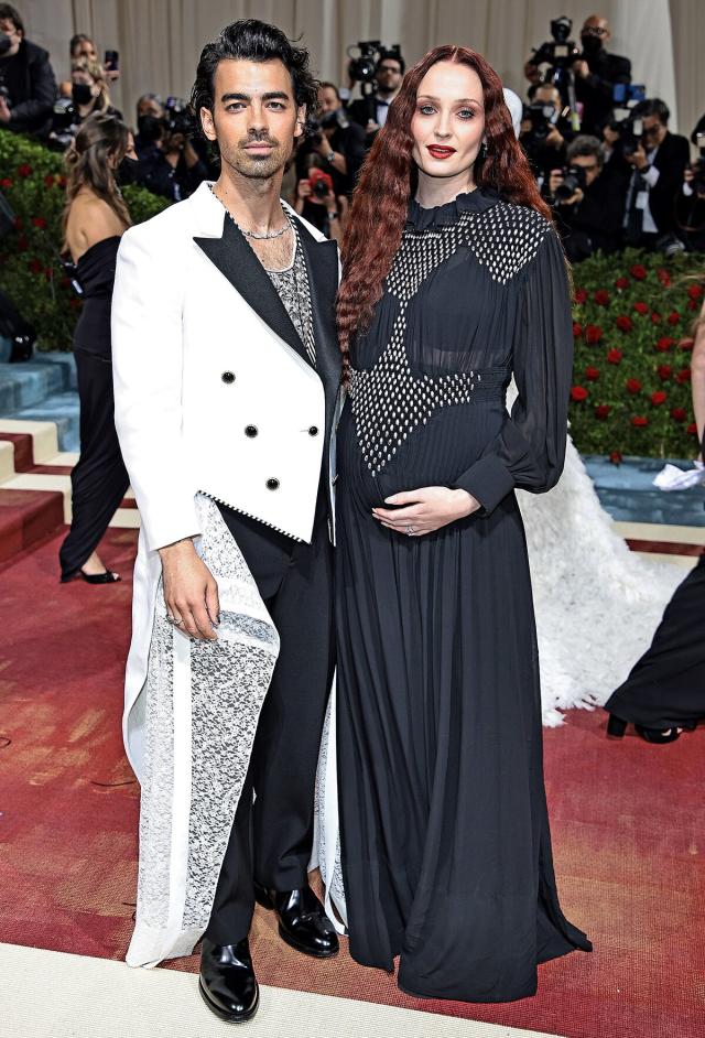 Joe Jonas & Sophie Turner Look So Glam During Their Parents' Night