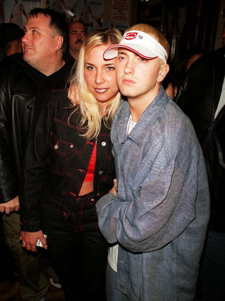 <p>L’histoire d’amour entre le rappeur Eminem et Kim Scott, son amour de jeunesse et mère de sa fille Hailie, n’a pas été de tout repos. Le couple a été marié une première fois entre 1999 et 2001, avant de retenter l’expérience, en vain, de janvier à décembre 2006. Crédit photo : Getty Images </p>