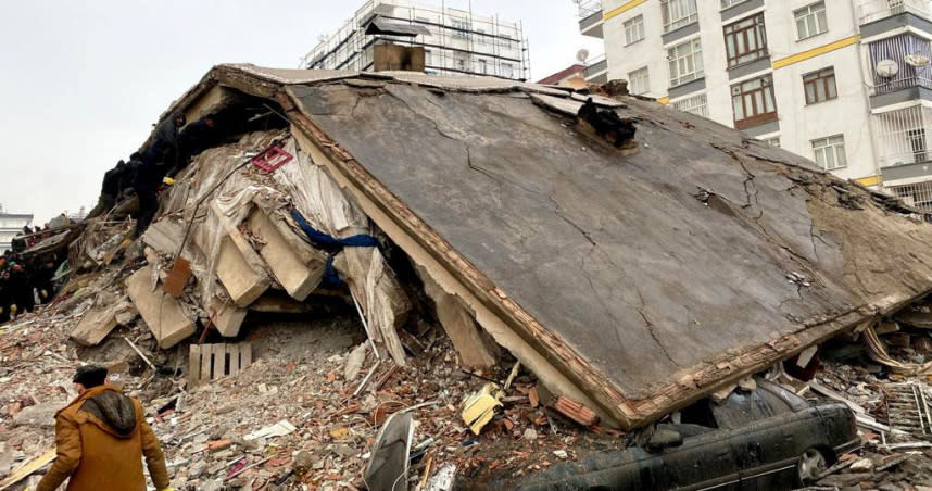 日本專家指出，土耳其地震是罕見雙子地震。（圖／路透社）
