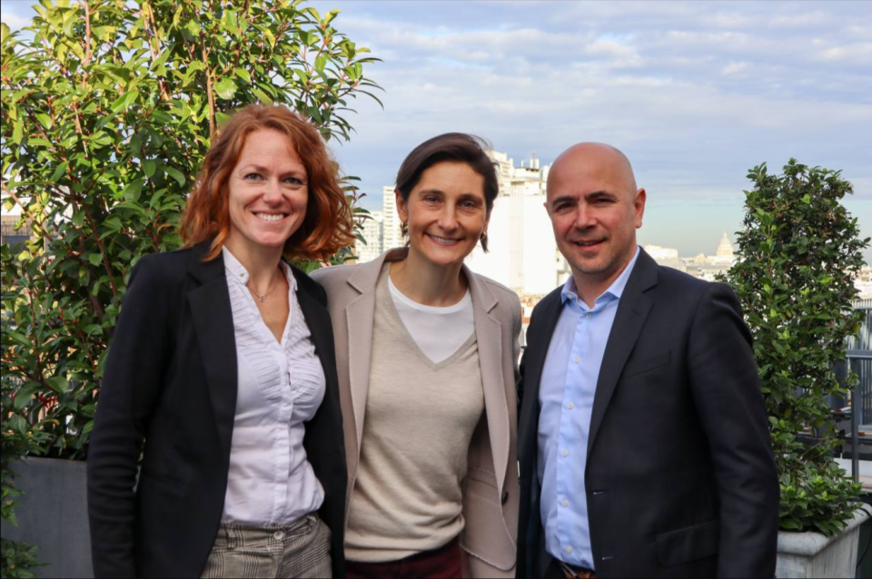 Cette photo, publiée sur le compte X (ex-Twitter) de la ministre des Sports Amélie Oudéa-Castéra, était accompagnée de chaleureuses louanges à l’égard de Coca-Cola, une multinationale qui se trouve pourtant dans la viseur des écologistes... et des services fiscaux français. 