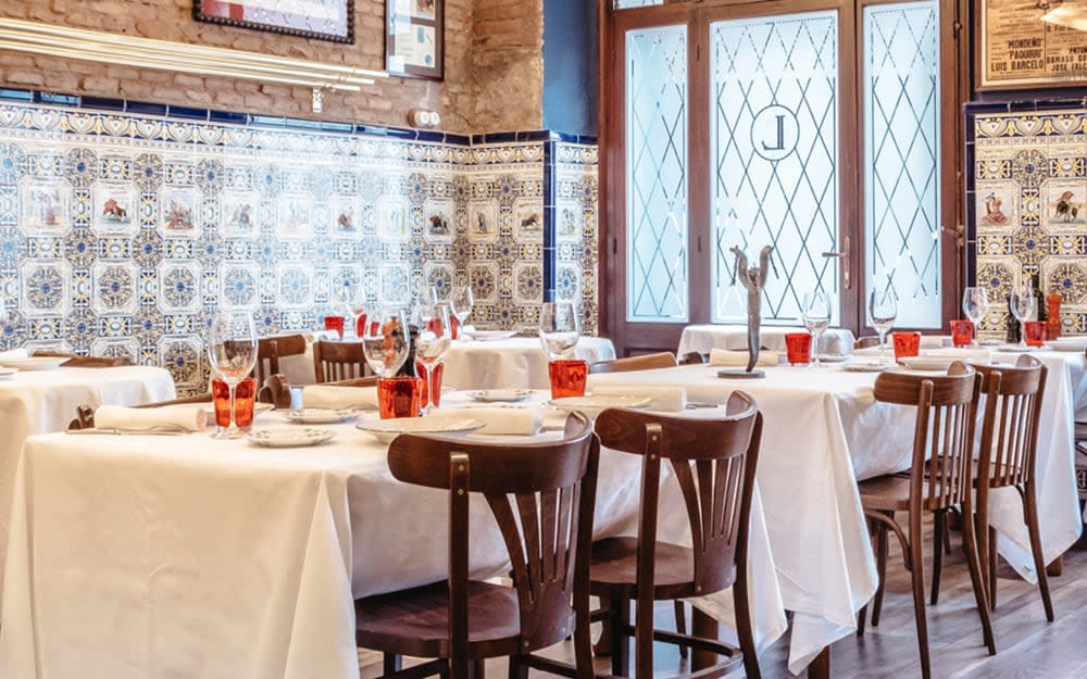 Start your culinary adventure in Barcelona at Casa Leopoldo with some fabulous fish - Vera Lair