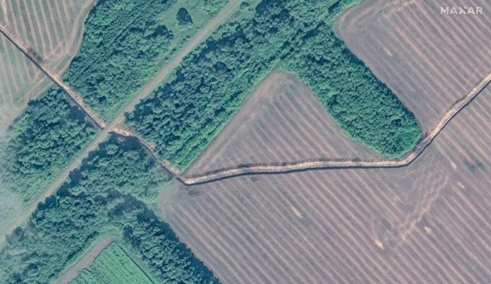 Trenchline southeast of Selektsionnyi in Russia’s Kursk Oblast. (Satellite image ©2024 Maxar Technologies)