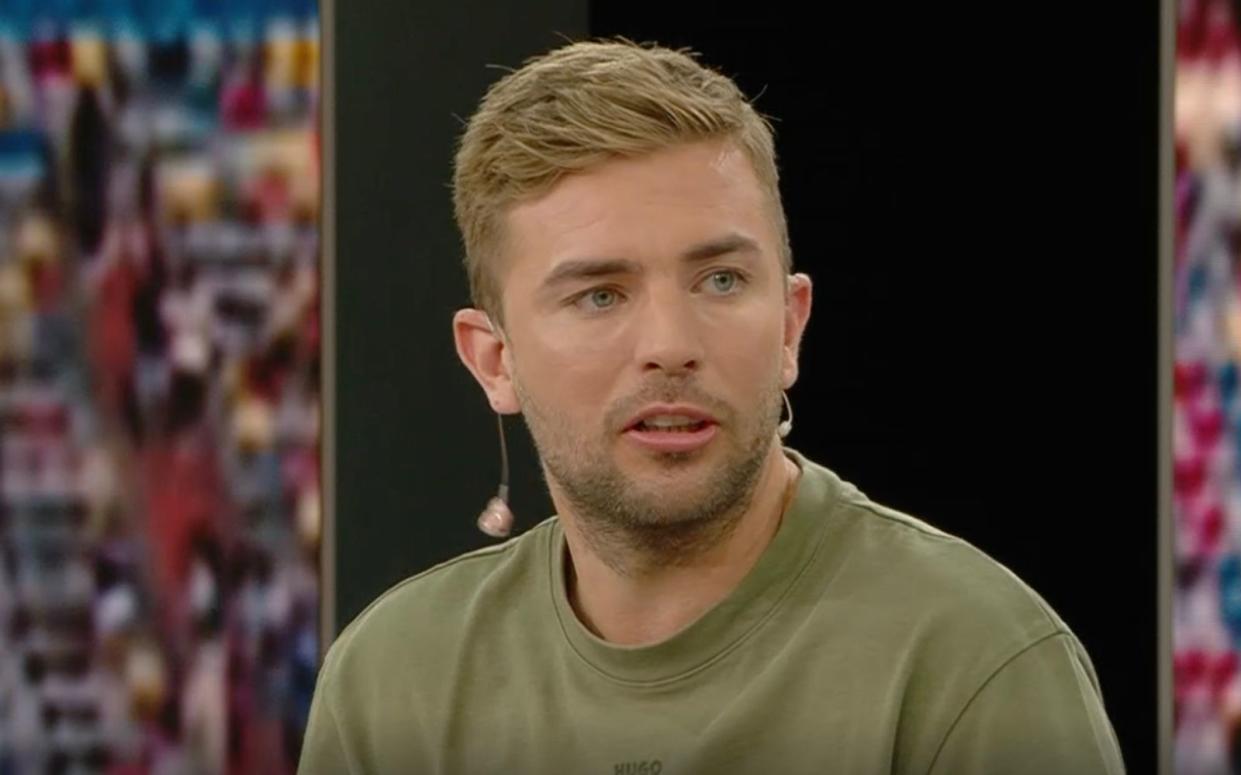 Frabkreich und Belgien boten Langeweile pur. Da verabschiedete sich trotzig sogar der Ohrstöpsel von Exprte Christoph Kramer. (Bild: ZDF)