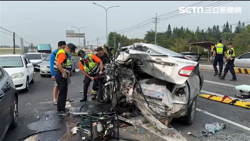 雲林斗南豐田工業區發生嚴重車禍，1人當場無生命跡象。（圖／翻攝畫面）
