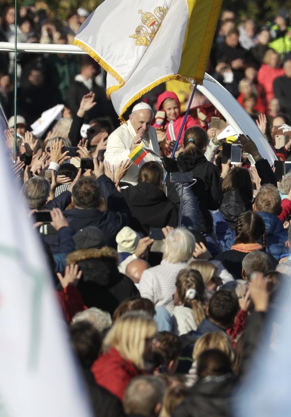 Pope Francis arrives to celebrate a Mass and Angelus prayer in Santakos Park, in Kaunas, Lithuania, Sunday, Sept. 23, 2018. Francis is paying tribute to Lithuanians who suffered and died during Soviet and Nazi occupation on the day the country remembers the near extermination of its centuries-old Jewish community during the Holocaust. (AP Photo/Andrew Medichini)