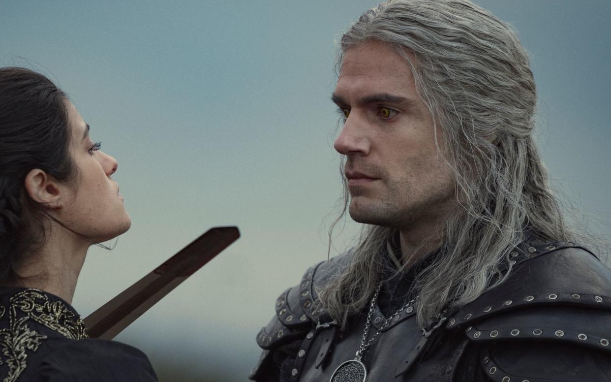 Es gibt eine weitere Staffel, jedoch ohne den Publikumsliebling Henry Cavill. Der Schauspieler verlässt "The Witcher". In seine Fußstapfen als Geralt von Riva soll ein anderer Hollywood-Schönling treten. Was steckt hinter dieser Entscheidung? (Bild: Netflix / Susie Allnut)