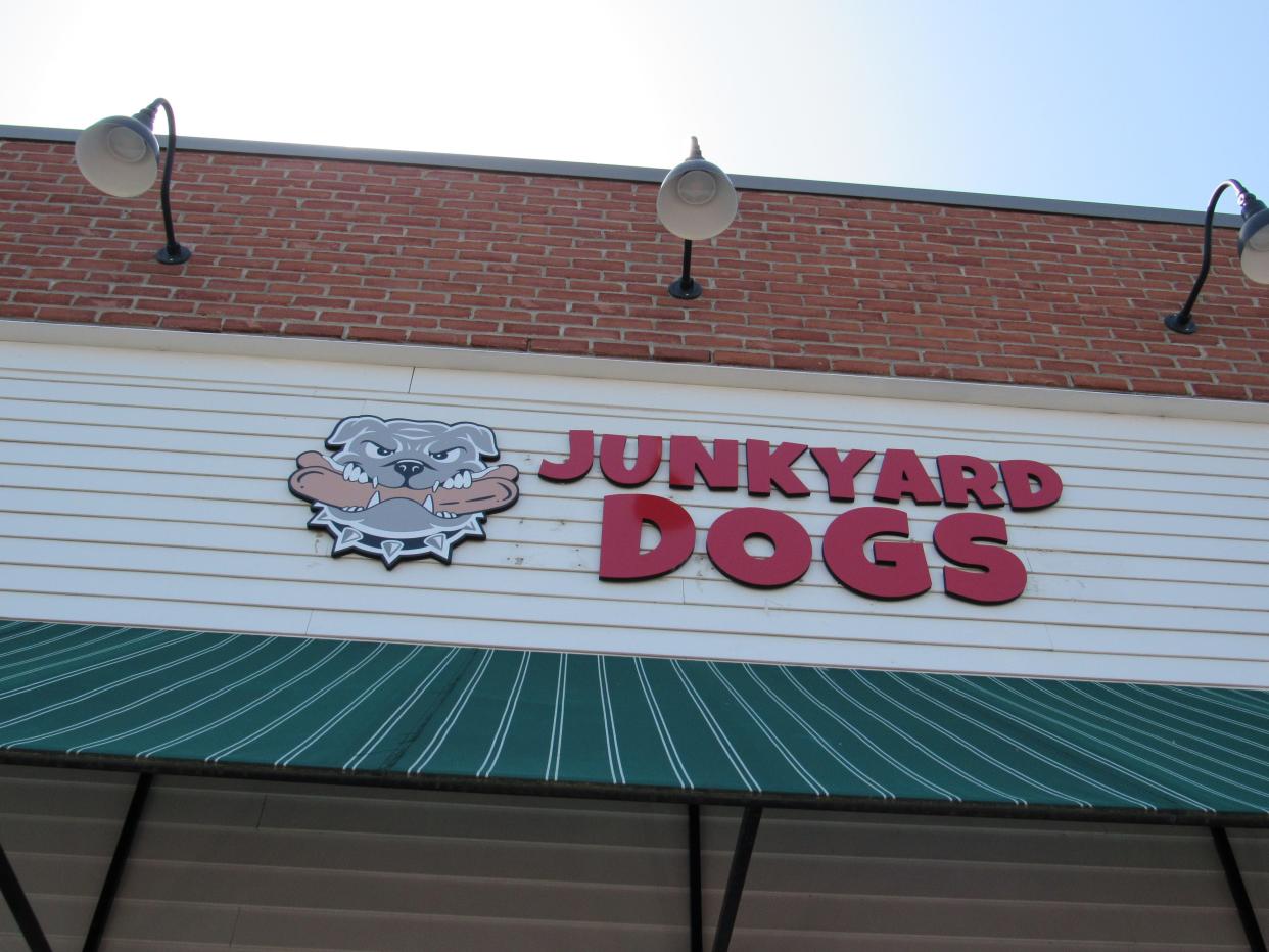 Columbus radio host Jerry Elliot is to join pizzeria owner Ed Bisconti on Junkyard Dogs, a new restaurant venture expected to open in the next few weeks at 2245 W. Dublin-Granville Road, Linworth.