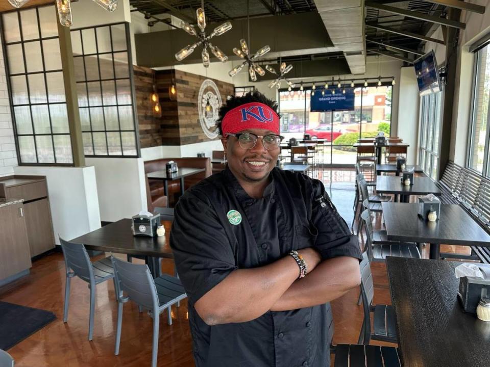 Jairo Omido, general manager of Papa Keno’s Pizzeria in south Overland Park.