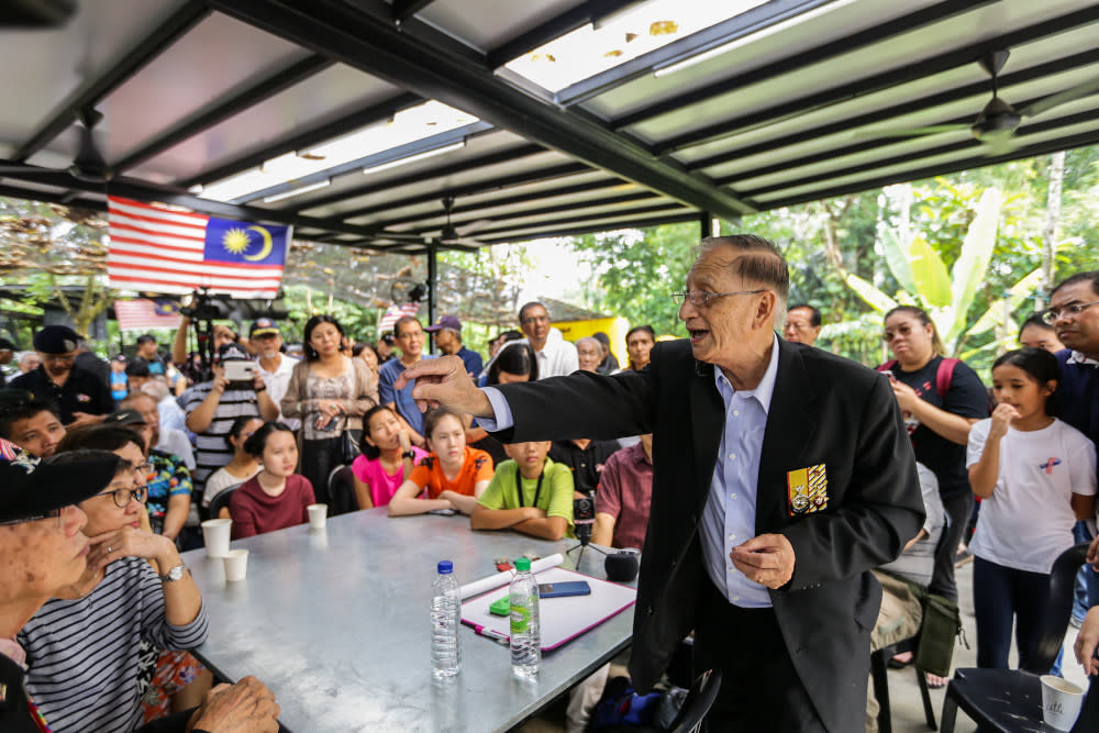 Human library session with former Special Branch officer Datuk Paul Kiong at Taman Tugu Negara September 8, 2019. — Picture by Ahmad Zamzahuri