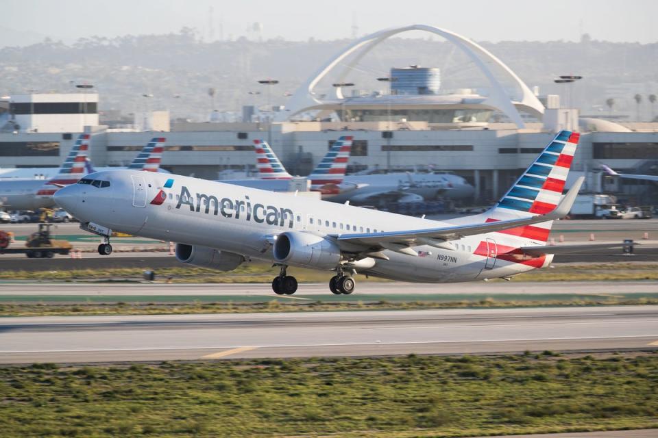 An American Airlines Boeing 737 leaves Los Angeles International Airport. An American Airlines Airbus had to be evacuated on July 12 when a fire broke out in the aircraft's cabin (symbol image) (Getty Images)