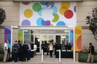 People arrive for an Apple product announcement at the Apple campus on September 10, 2013 in Cupertino, California