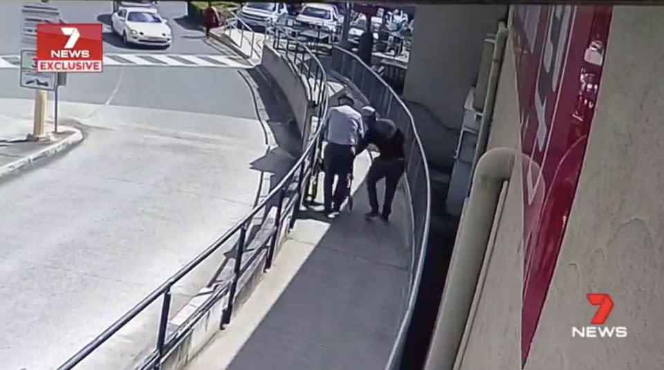 A man approaches 87-year-old Ray Browne. Source: 7 News