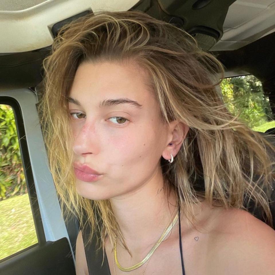 <strong>Hailey Bieber: Sun-Kissed Pieces</strong>