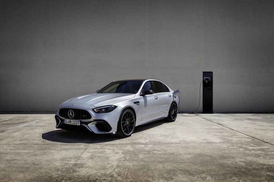 <p>Charging for the onboard 6.1-kWh battery takes place via an onboard 14-volt charger with alternating current at a charging station, wallbox, or household outlet, according to Mercedes. </p>