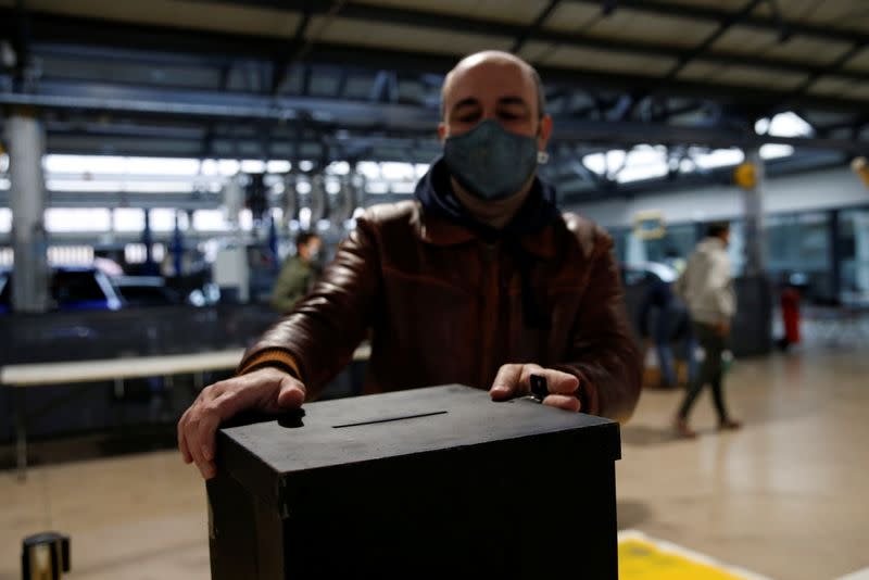 Preparations for Portugal's presidential election amid pandemic peak, in Lisbon
