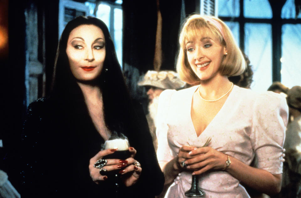 Anjelica Huston and Joan Cusack holding drinks.