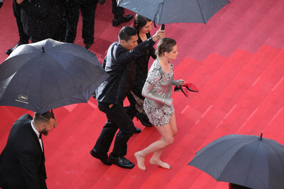 Kristen Stewart barfuß in Cannes (Bild: Getty Images)