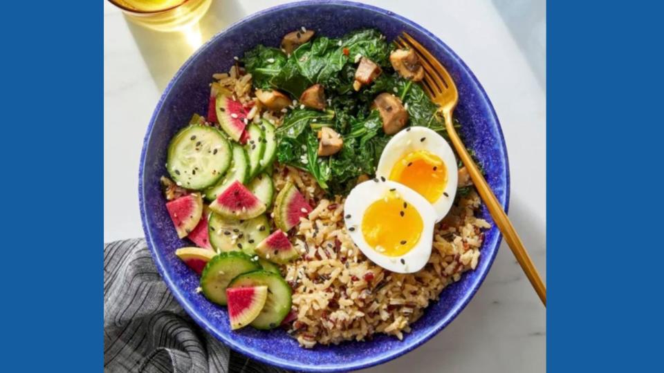 Yum! Something different for dinner: Blue Apron makes a great gift. (Photo: Blue Apron)