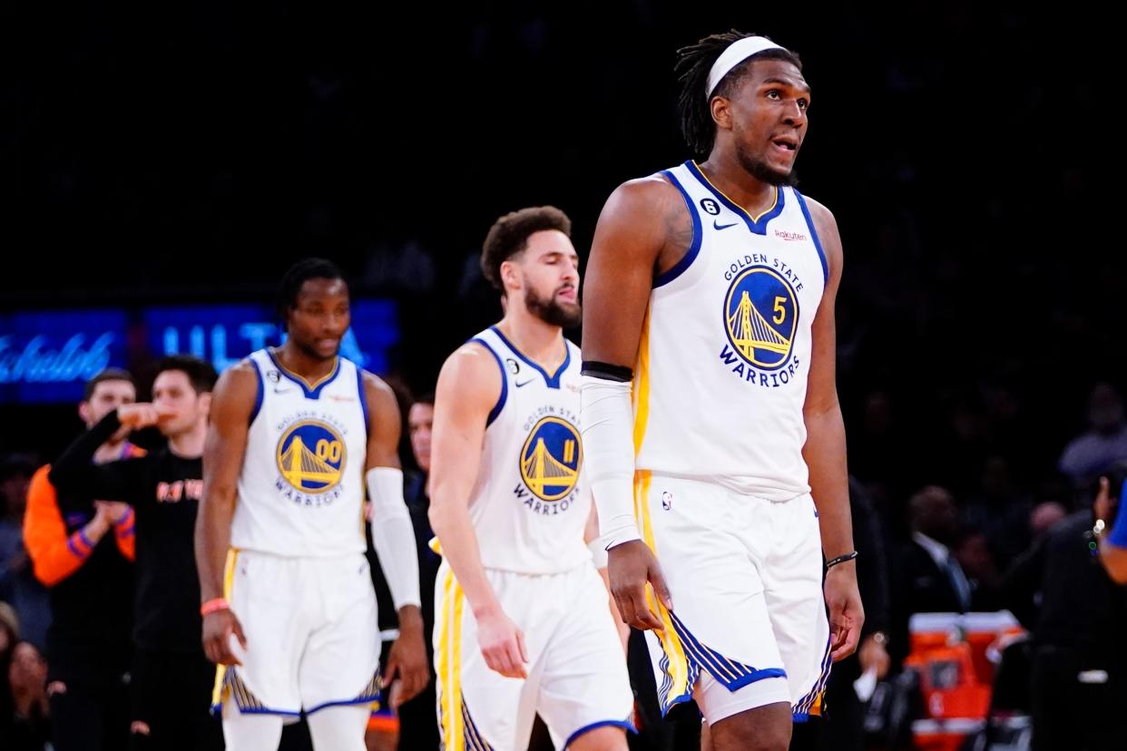 Golden State Warriors' Kevon Looney (5), Klay Thompson (11) and Jonathan Kuminga (00) react during the first half of an NBA basketball game against the New York Knicks, Tuesday, Dec. 20, 2022, in New York. (AP Photo/Frank Franklin II)