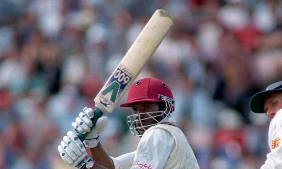 Richie Richardson started wearing a helmet while batting in 1995.