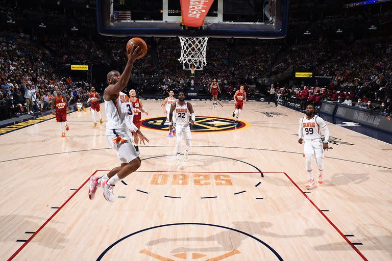 Implacable en la media distancia: Chris Paul anotó 37 puntos para Phoenix Suns frente a Denver Nuggets