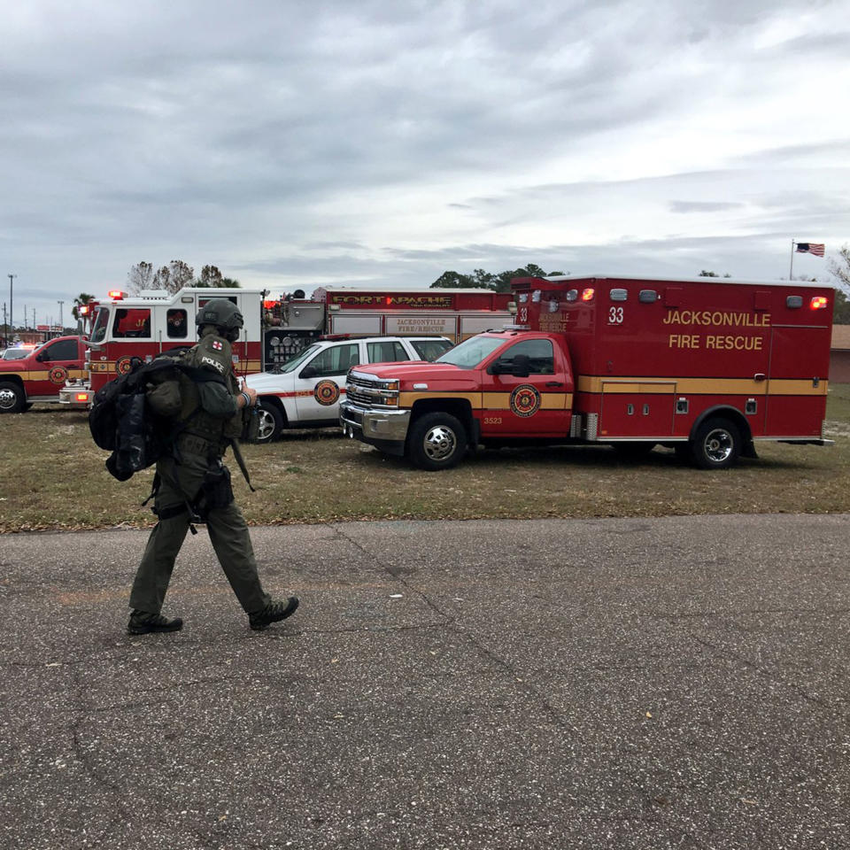 Bank robbery hostage crisis ends peacefully in Jacksonville, Fla.